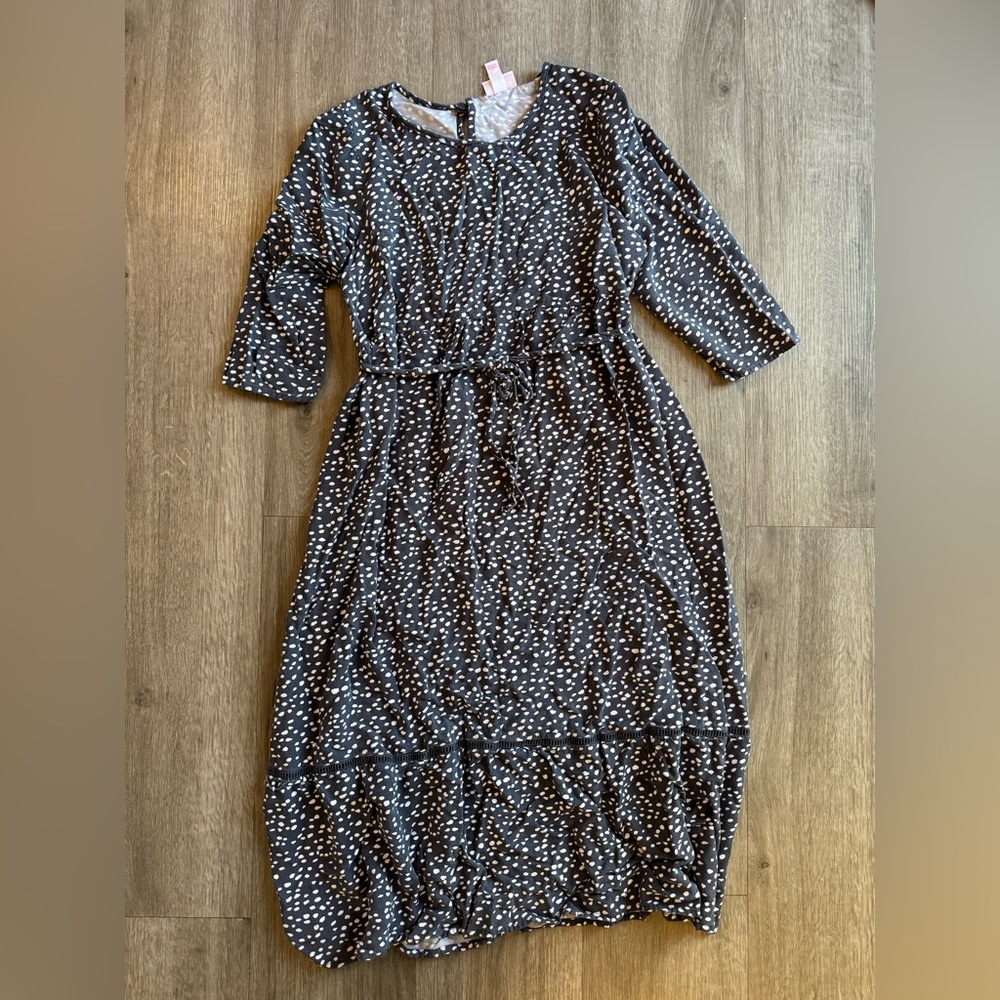 Isabel maternity dress size medium.